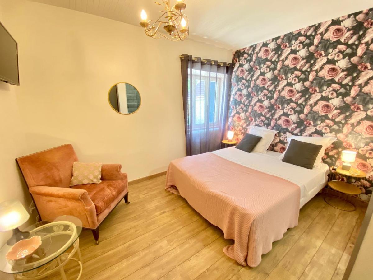 Bed and Breakfast L'Antre Des Bastides Saint-Martin-de-Villereal Exterior foto